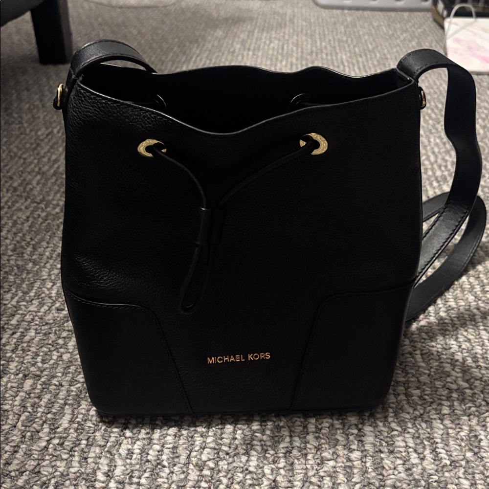 Michael Kors Mercer Small Pebbled Leather Bucket Bag